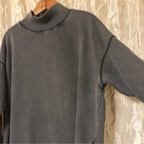 Free People Distressed Charcoal Gray Black Mock Neck Sweatshirt Tunic Side Slit - Picture 4 of 11